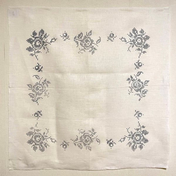 Piirretty liina 70 x 70 cm, ristipisto art 0080