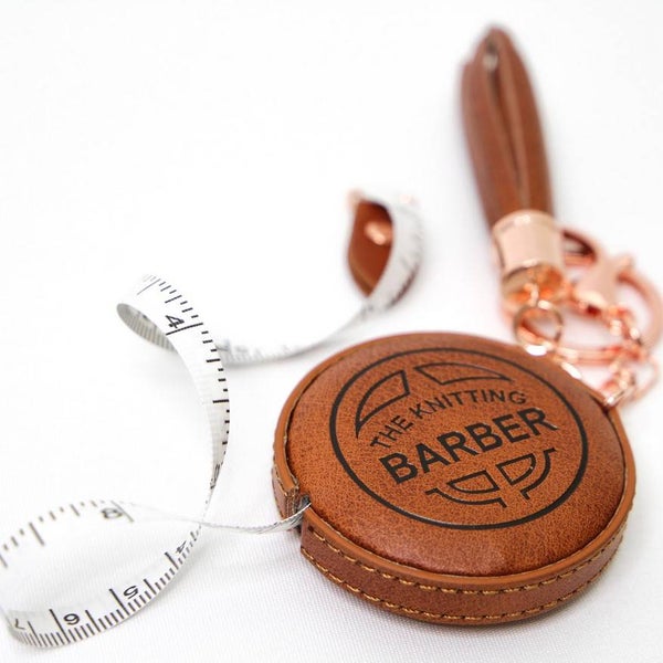 The Knitting Barber Mittanauha tasselilla